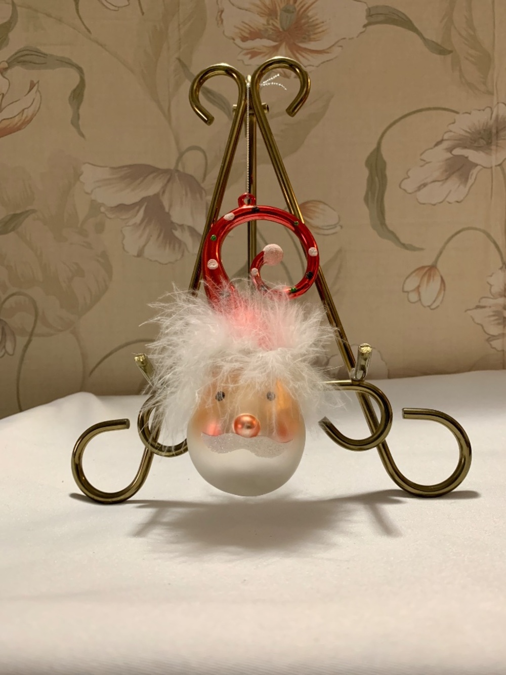 Robert Stanley Curly Hat Santa Ornament - Picture 2 of 6